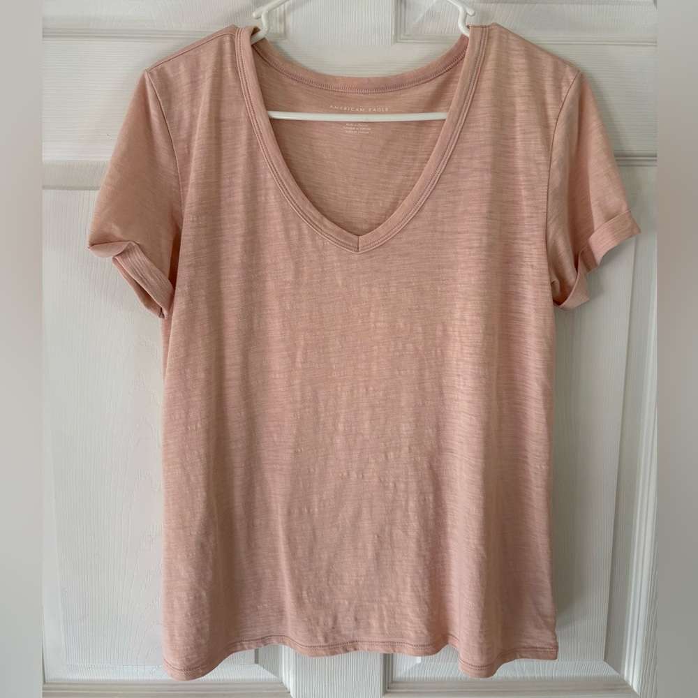 American Eagle Outfitters Pink Short Sleeve Tee size medium
